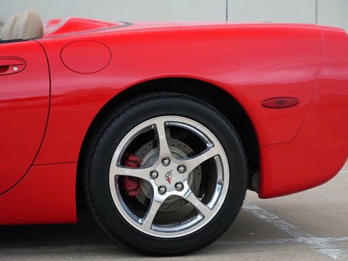 Used 2004 Chevrolet Corvette Convertible w/ Preferred Equipment Group RWD image 24