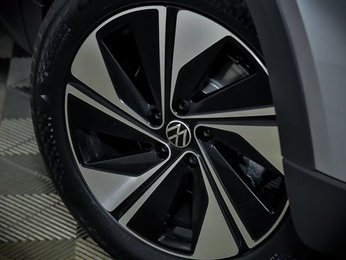 New 2026 Volkswagen Taos SE AWD/4WD image 3