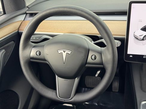 Used 2023 Tesla Model Y Long Range image 18