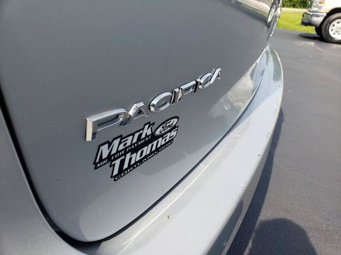 Used 2023 Chrysler Pacifica Touring-L FWD image 10