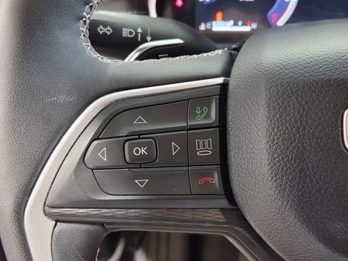Used 2023 Jeep Grand Cherokee Altitude AWD/4WD image 24