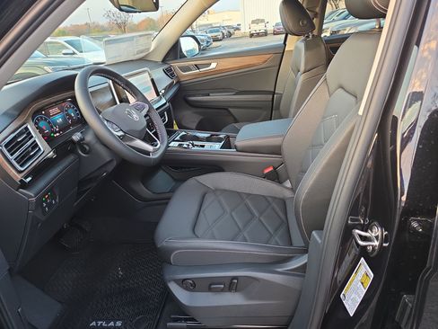 New 2026 Volkswagen Atlas SE image 4