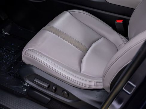 Certified 2024 Honda Pilot Touring image 28