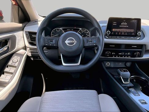 Used 2023 Nissan Rogue SV FWD image 6