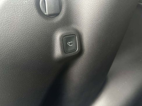 New 2026 Jeep Compass Limited image 32