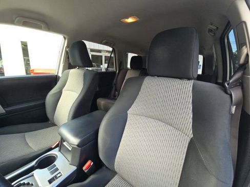 Used 2017 Toyota 4Runner SR5 AWD/4WD image 22