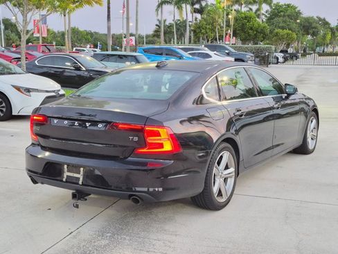 Used 2018 Volvo S90 T5 Momentum w/ Convenience Package FWD image 5