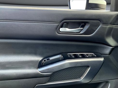 Used 2023 Nissan Pathfinder SL image 19