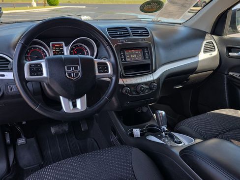 Used 2019 Dodge Journey SE w/ Connectivity Group FWD image 21
