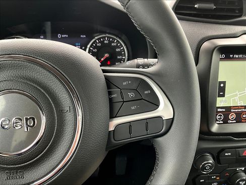 Used 2023 Jeep Renegade Altitude AWD/4WD image 11