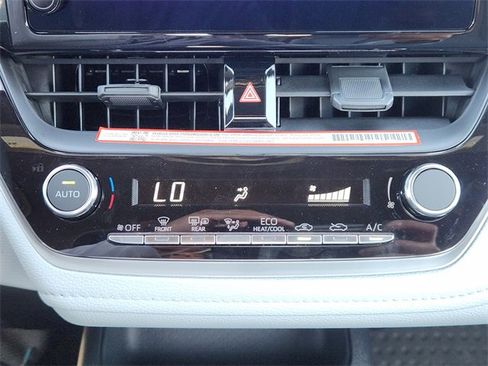 Used 2025 Toyota Corolla SE image 15