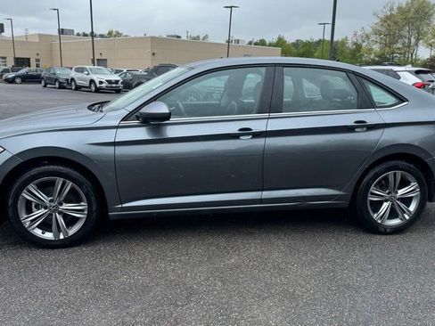 Used 2024 Volkswagen Jetta SE FWD image 5