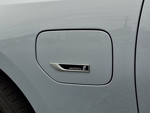 Used 2023 BMW 330e xDrive w/ M Sport Package image 33