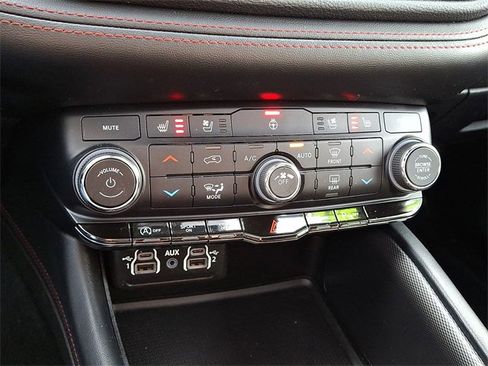 Used 2024 Dodge Durango GT image 16