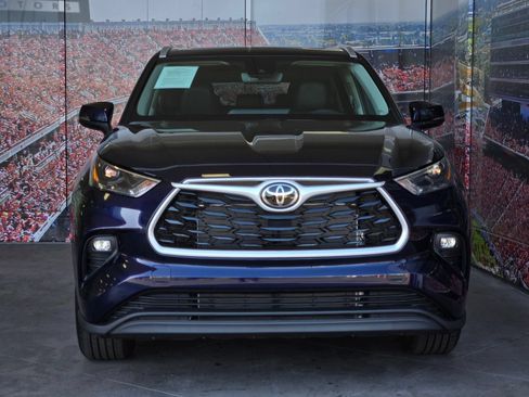 Certified 2026 Toyota Highlander XLE AWD/4WD image 3