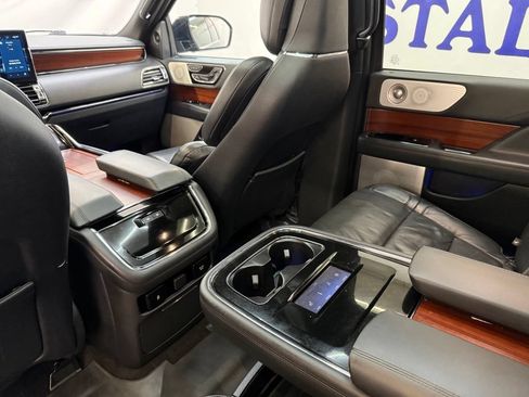 Used 2022 Lincoln Navigator L Reserve RWD image 19