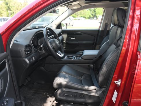 Used 2024 Honda Pilot Touring image 8
