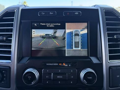 Used 2015 Ford F150 Platinum w/ Equipment Group 701A Luxury AWD/4WD image 26