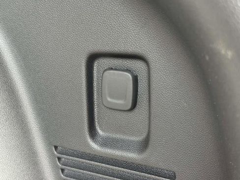 Used 2025 Chevrolet Blazer LT AWD/4WD image 9