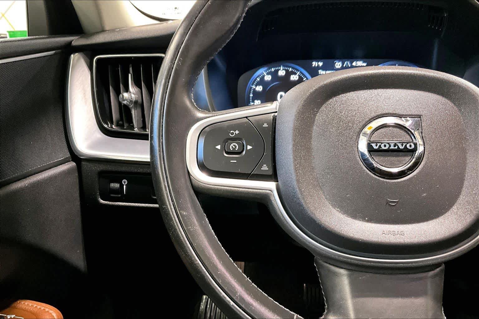 Used 2020 Volvo XC60 T5 Momentum w/ Protection Package Premier AWD/4WD image 23