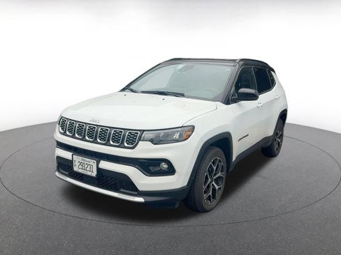 Used 2025 Jeep Compass Limited image 3