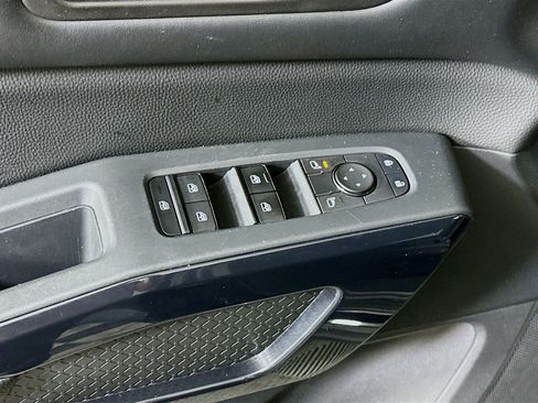 Used 2024 Nissan Pathfinder SV FWD image 15