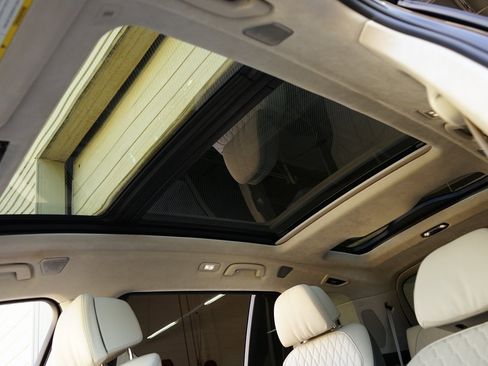 Used 2024 BMW X7 M60i w/ Executive Package image 31