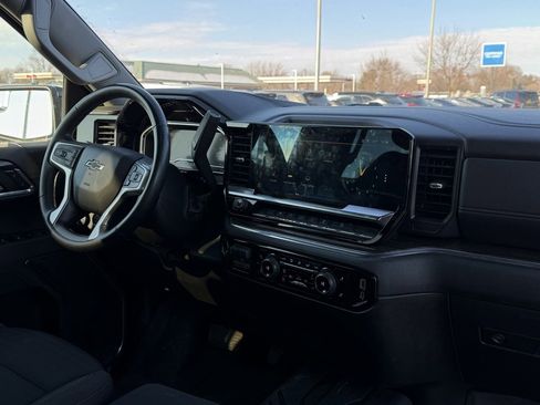 Used 2023 Chevrolet Silverado 1500 RST w/ Z71 Off-Road Package image 18