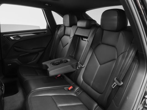 Certified 2022 Porsche Macan AWD/4WD image 38