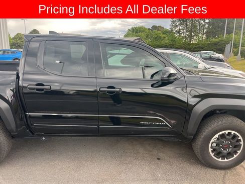 Certified 2025 Toyota Tacoma TRD Off-Road AWD/4WD image 4