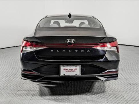 Used 2023 Hyundai Elantra SEL w/ Convenience Package FWD image 7