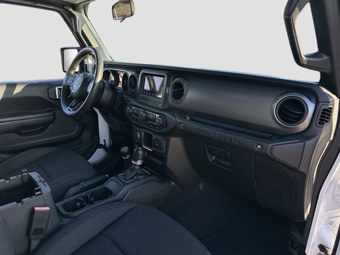 Used 2022 Jeep Wrangler Unlimited Sport image 26