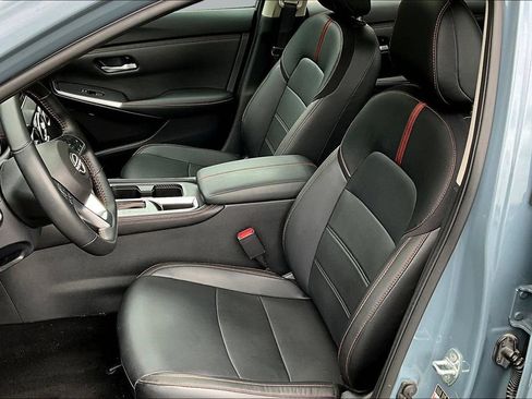 Used 2024 Nissan Sentra SR w/ SR Premium Package FWD image 24