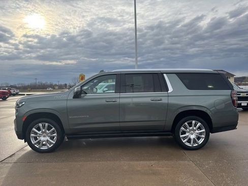 Certified 2024 Chevrolet Suburban High Country w/ Advanced Technology Package AWD/4WD image 7