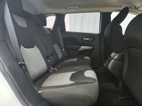 Used 2017 Jeep Cherokee Sport image 28