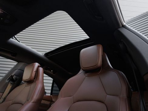 Certified 2025 Porsche Macan 4S Electric AWD/4WD image 16