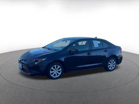 Used 2025 Toyota Corolla LE image 7