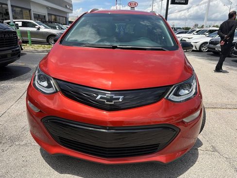 Used 2020 Chevrolet Bolt Premier w/ Infotainment Package FWD image 2
