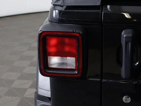 Used 2021 Jeep Wrangler Unlimited Sport image 12