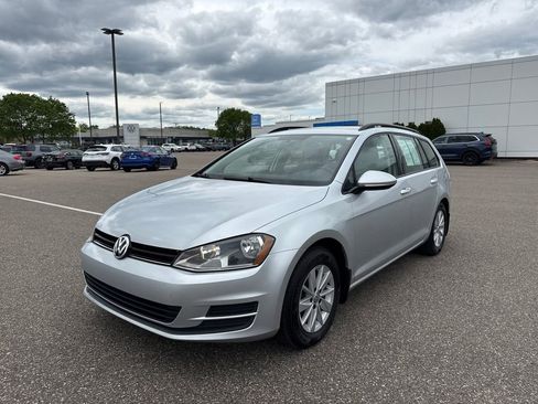 Used 2016 Volkswagen Golf S FWD image 4