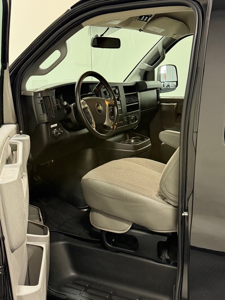 Used 2018 Chevrolet Express 3500 LT w/ LT Preferred Equipment Group RWD image 8