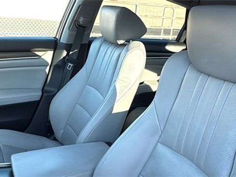 Used 2018 Honda Accord Touring image 19