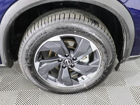 Used 2024 Nissan Rogue SV image 11