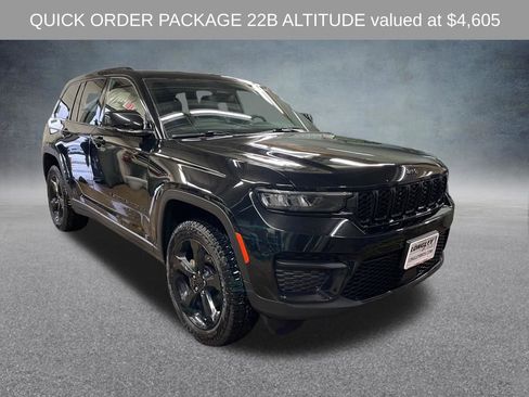 Used 2023 Jeep Grand Cherokee Altitude AWD/4WD image 3