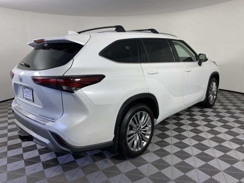 Used 2026 Toyota Highlander Platinum AWD/4WD image 9