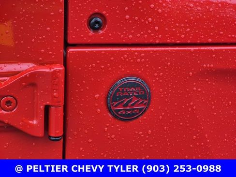 Used 2025 Jeep Wrangler Unlimited Rubicon AWD/4WD image 11