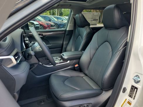 New 2026 Toyota Highlander Limited AWD/4WD image 17