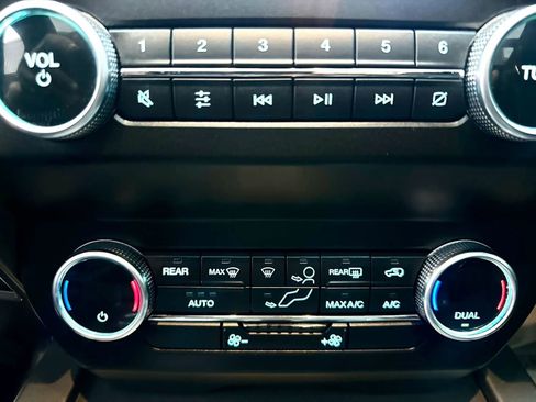 Used 2020 Ford Expedition XLT w/ Black Accent Package RWD image 32
