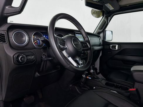 Used 2018 Jeep Wrangler Unlimited Sahara AWD/4WD image 14