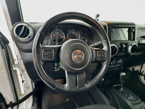 Used 2016 Jeep Wrangler Unlimited Sahara AWD/4WD image 12